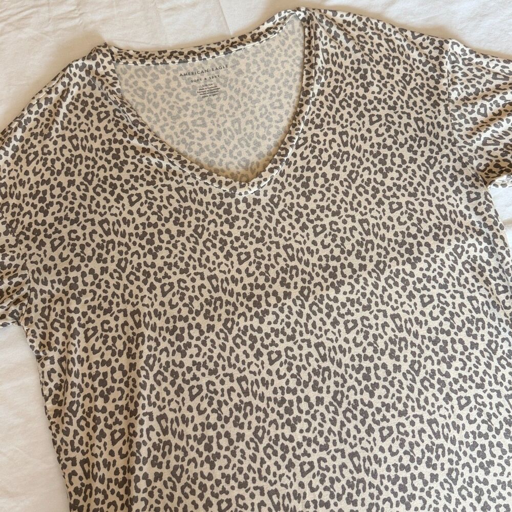 American Eagle Soft & Sexy Leopard Print V-Neck T-Shirt Small S Tan Animal